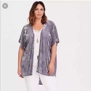 Torrid 3/4 gray kimono